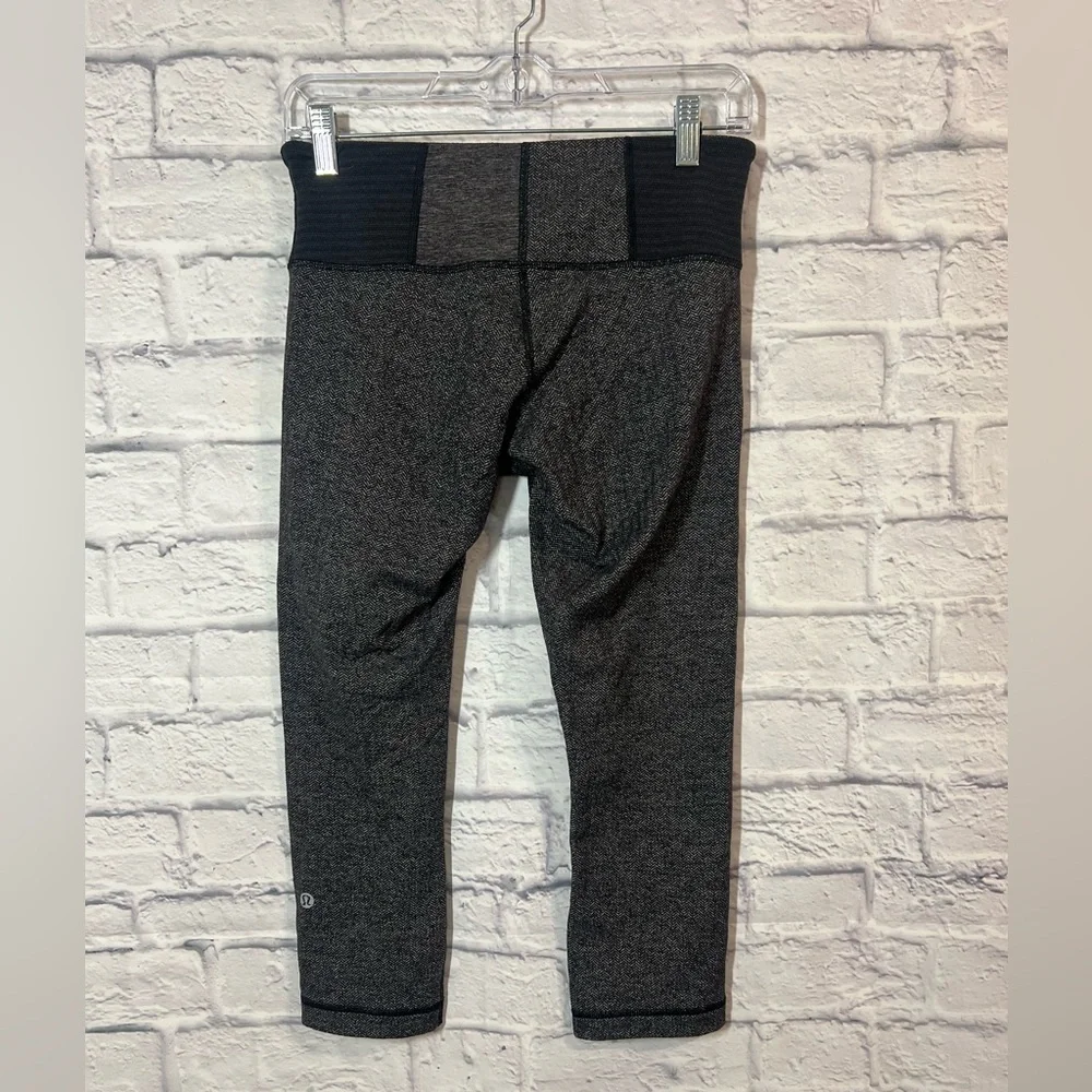 Lululemon Wunder Under Capris, sz 6